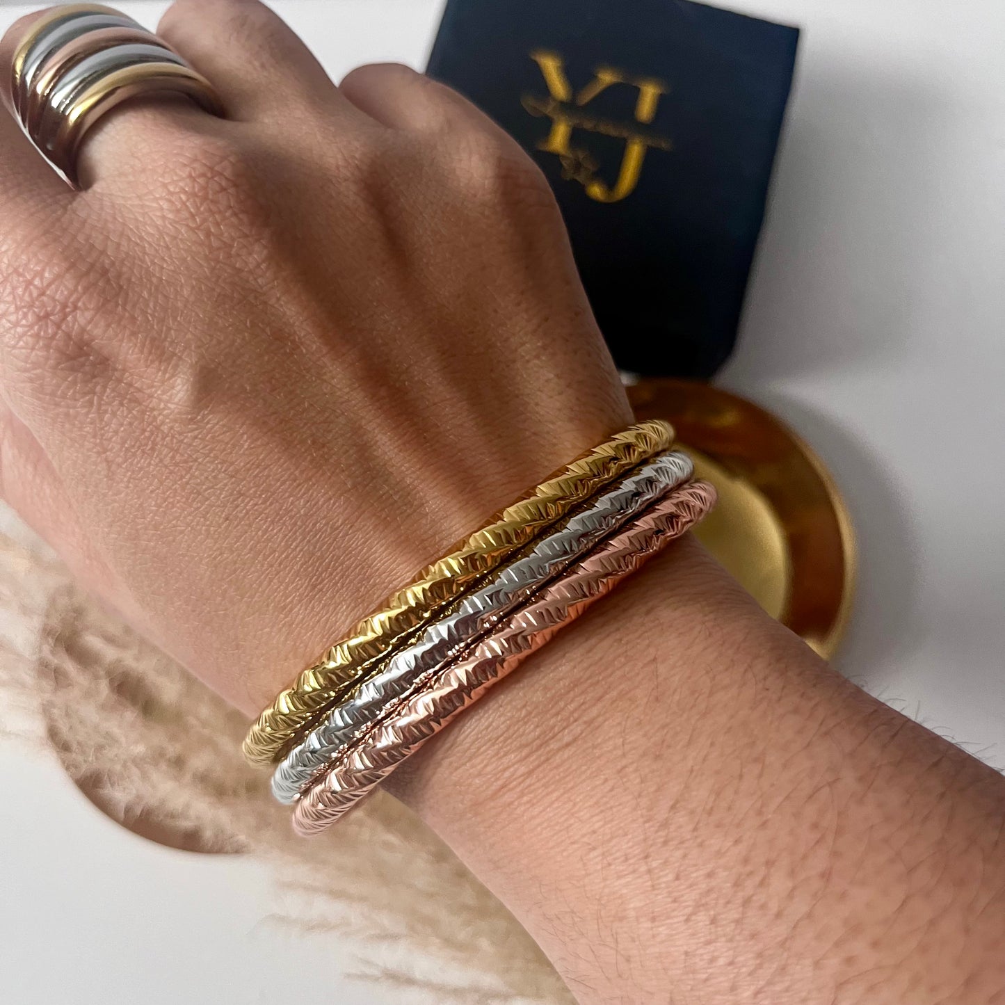 Pulsera armonía Tri color (set de 3 piezas)