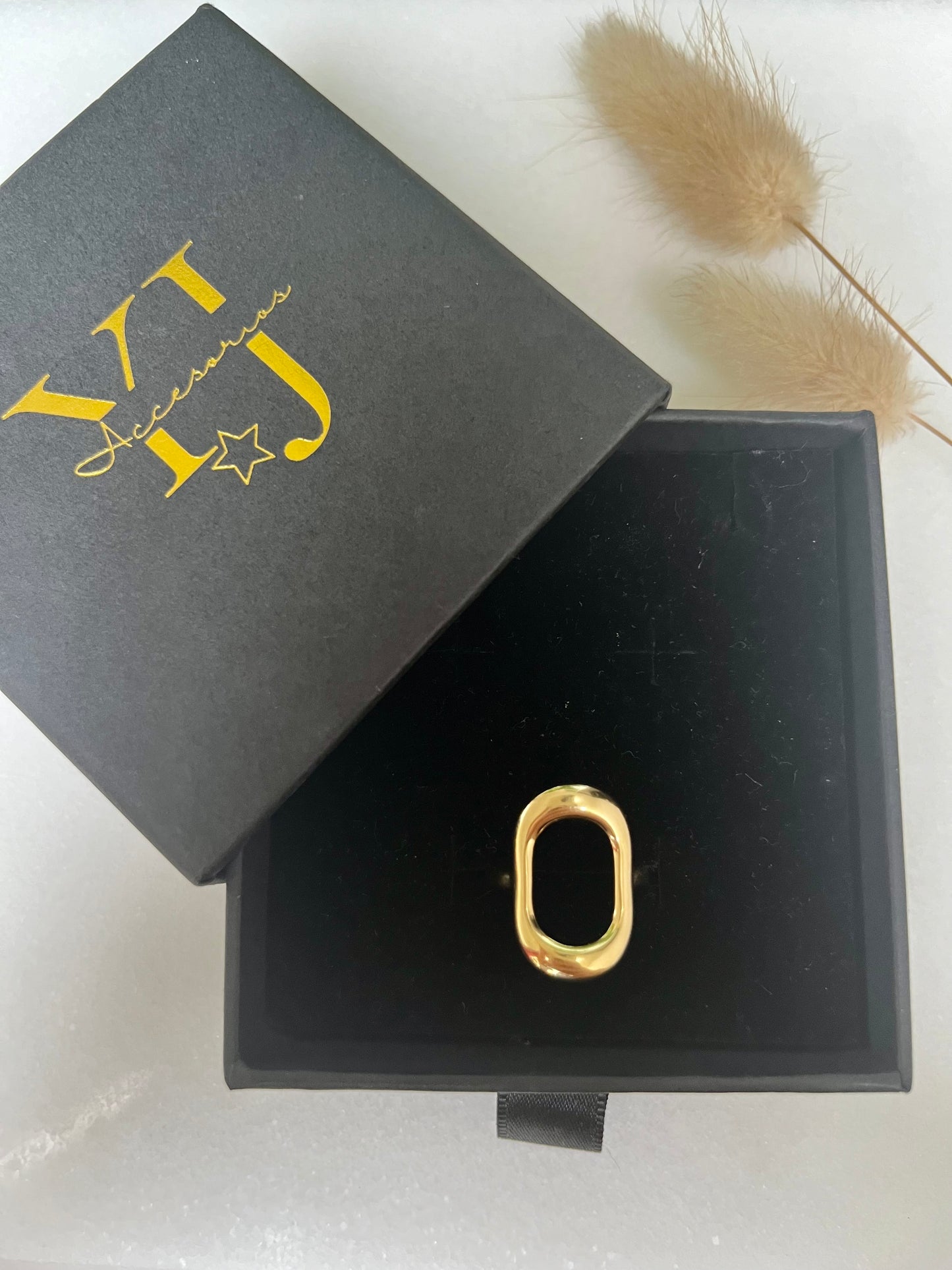 Anillo minimalista ovalado dorado