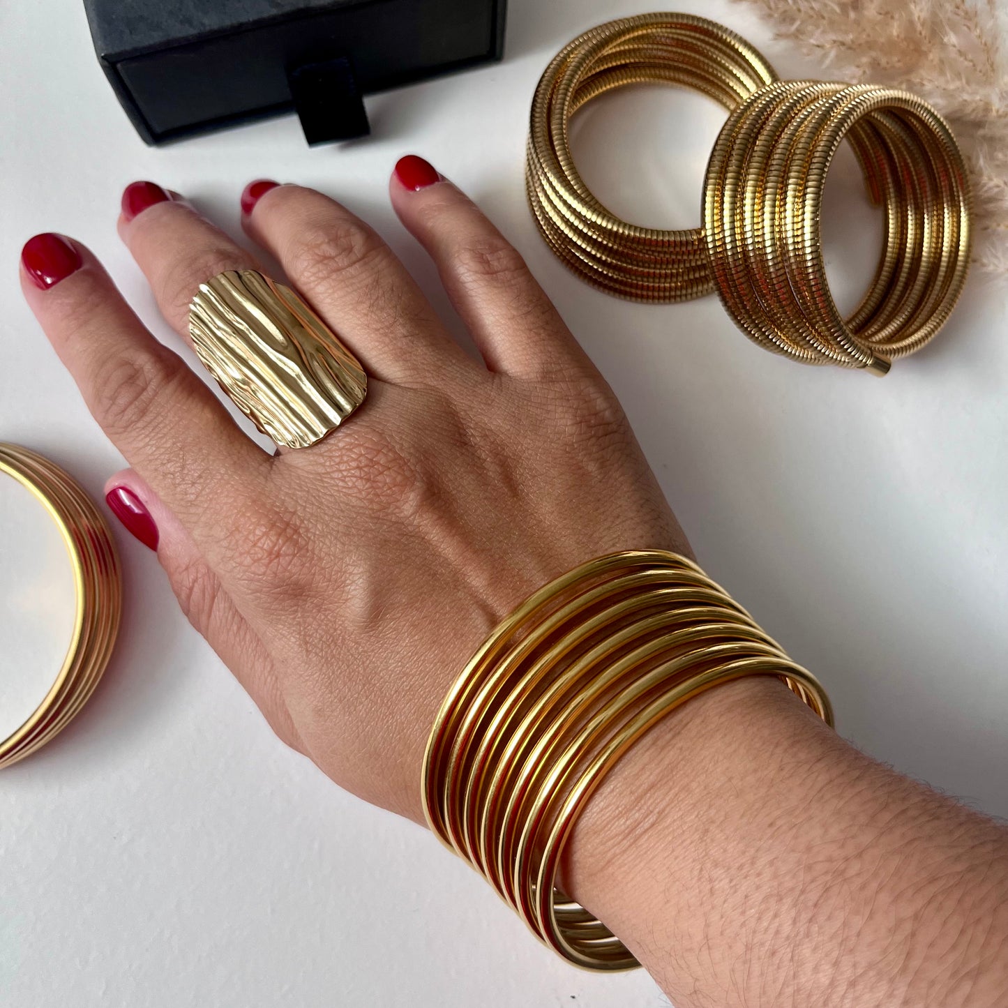 Set de pulseras Minimal Luxe Dorado (7 piezas)